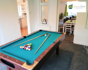 3 Bedroom 2 Bath House By Passionfruitproperties Near Coventry City Centre - Free Wi-fi, Pool Table And Garden - MAC
